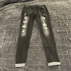 Black ripped jeans - M